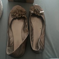 Kenneth Cole Reaction Gray Flats Size 7