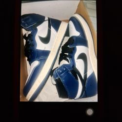 Jordan 1  Court Purple