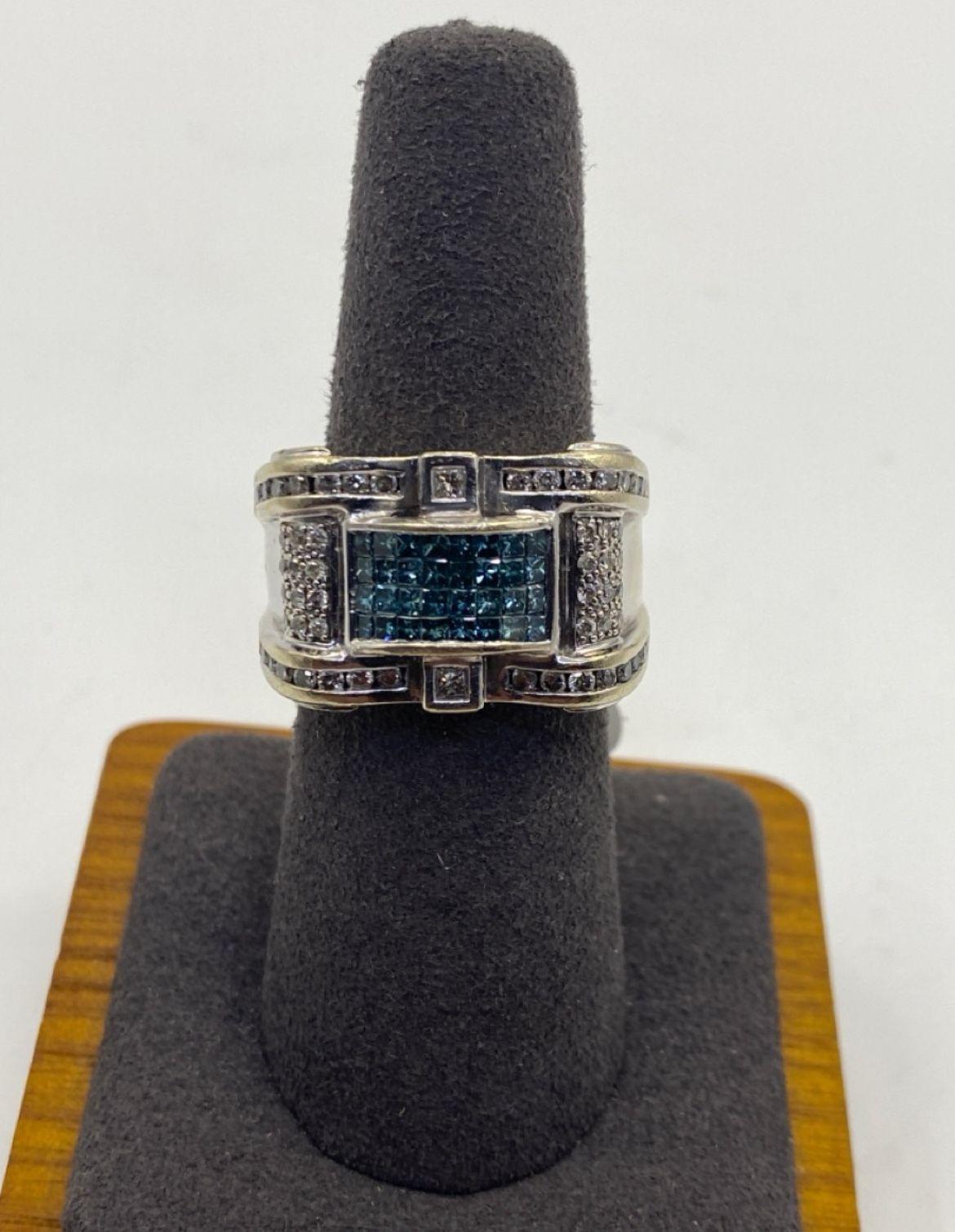 BLUE DIAMOND CLUSTER RING 