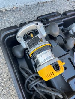 DEWALT DW618 2-1/4 HP Router Kit