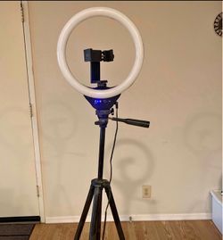 Ring light (very large and bright)