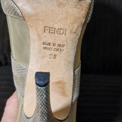 GOOD CONDITIONS AUTHENTIC FENDI ANKLE BOOT HEELS 60$ SIZE 8