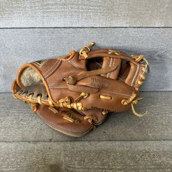 Vintage Wilson A2285 Fred Lynn Leather Youth Baseball Glove Size 8 RHT