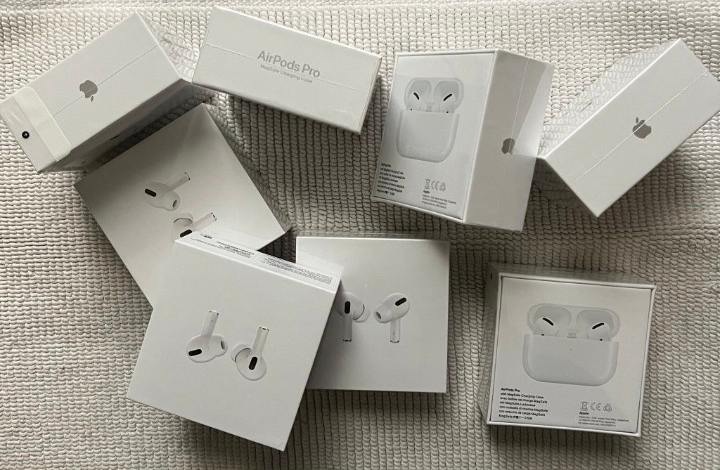 AirPods Pro ( New Sealed Free Delivery Noise Cancellation 