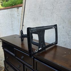 Universal TV Wall Mount