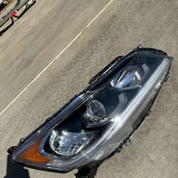Honda Accord Passenger Headlight 16-17