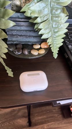 Apple AirPods only one side connects