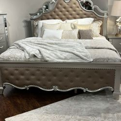 💥Ellis Bedroom Set

💥👈Financing Available Only $10 Down Payment🥳