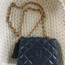 Authentic Chanel Le Boy Calfskin leather Cross Body Bag Black Gold Chain  medium for Sale in Los Angeles, CA - OfferUp