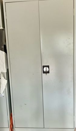 SANDOSKY  STORAGE CABINET(SILVER) STURDY METAL CABINET.PERSONAL LOCK. 36”x72”
