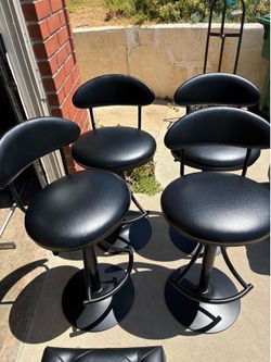 4 Black Bar Stools  (like new)