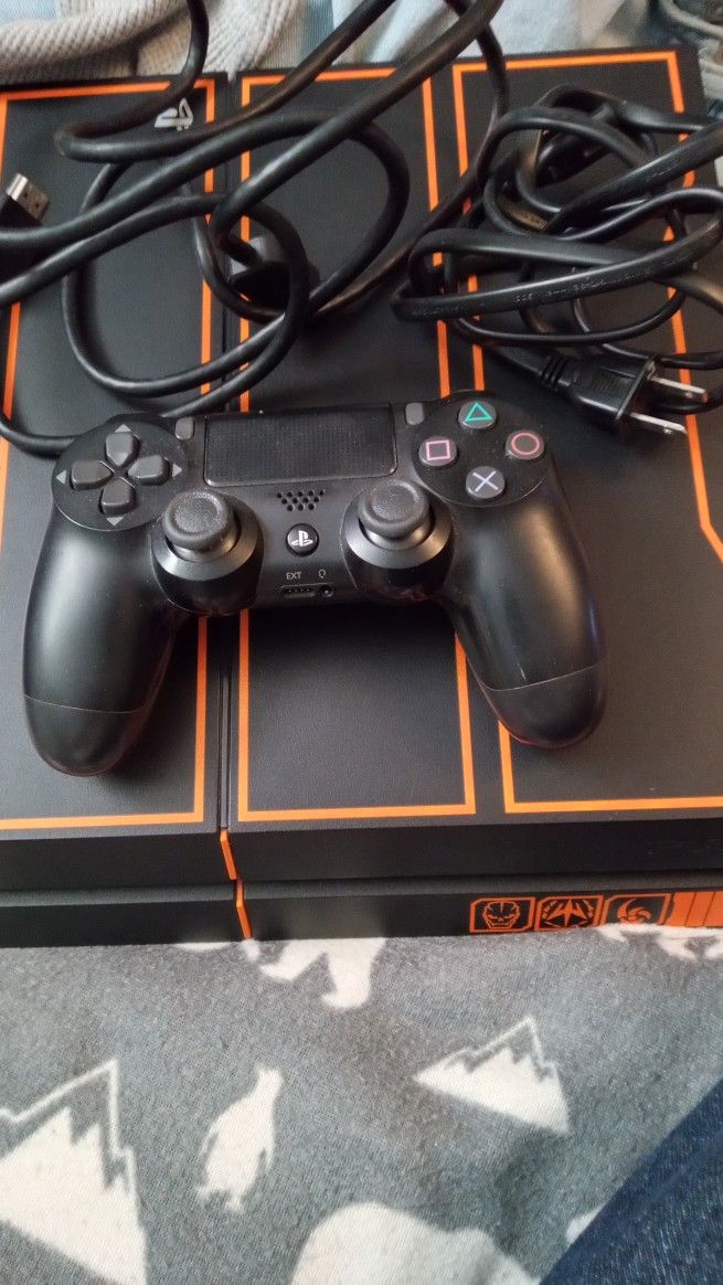 PS4 With 4 Games