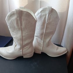 White cow girl boots