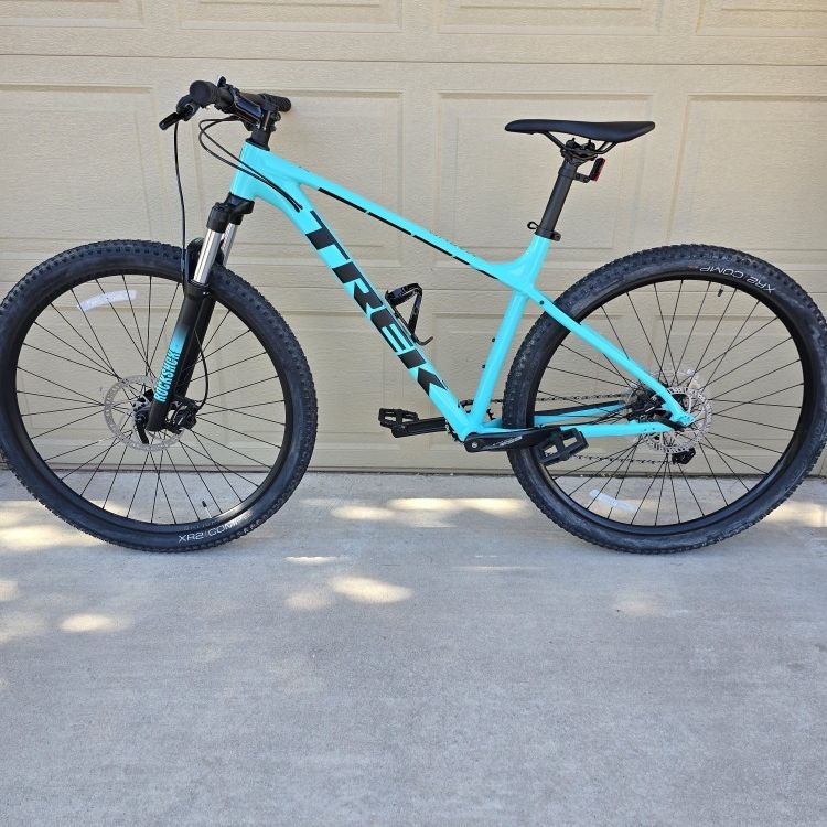 TREK MARLIN 7 MOUNTAIN BIKE, 29ER, 1X10 (LARGE FRAME) for Sale in