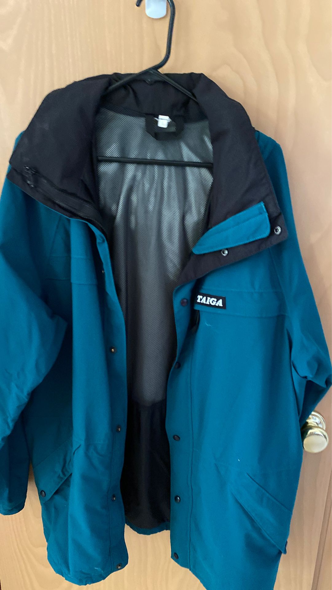 Taiga wind breaker/ rain light jacket