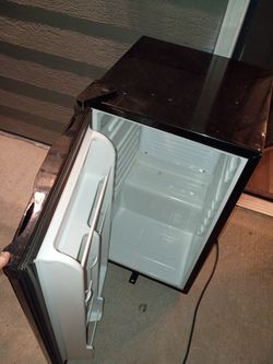 Mini Fridge By General Electric