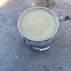 Pintura Color Cafecito Y Otra Color Amarillo Claro