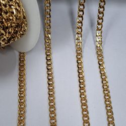 Curb: Electro Plated Gold Chain. / Curb: Cadena En Baño De Oro.