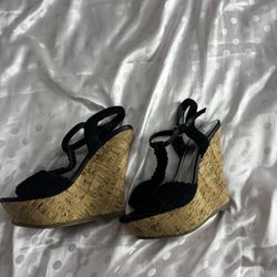 Brown And Black Wedge With Flower Details 