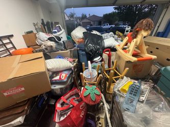 Garage sale Saturday morning in Winchester
