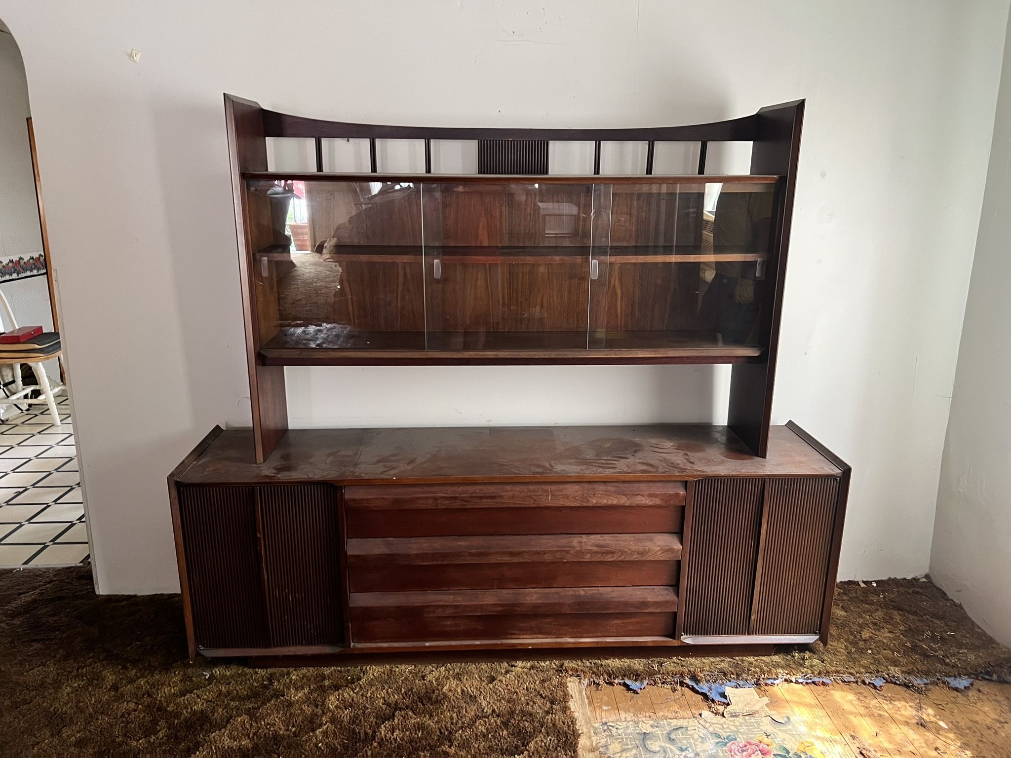 Lots Of 80’s Era Furniture! Table And Chairs, Chest Of Drawers, End Tables Bedroom Set And Matching Mirror