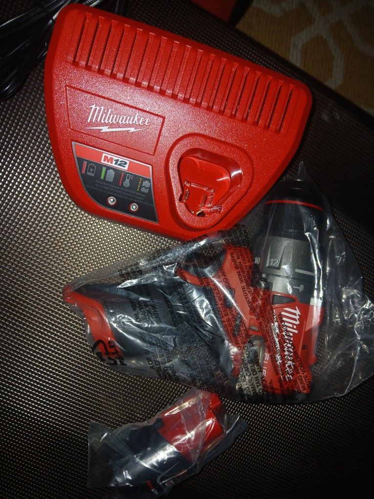 Milwaukee M12 Impact Drill Charger And Battery