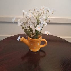 Daisy Flower Arrangement/Artificial Flowers/ Ceramic Vase/9 Inches Tall