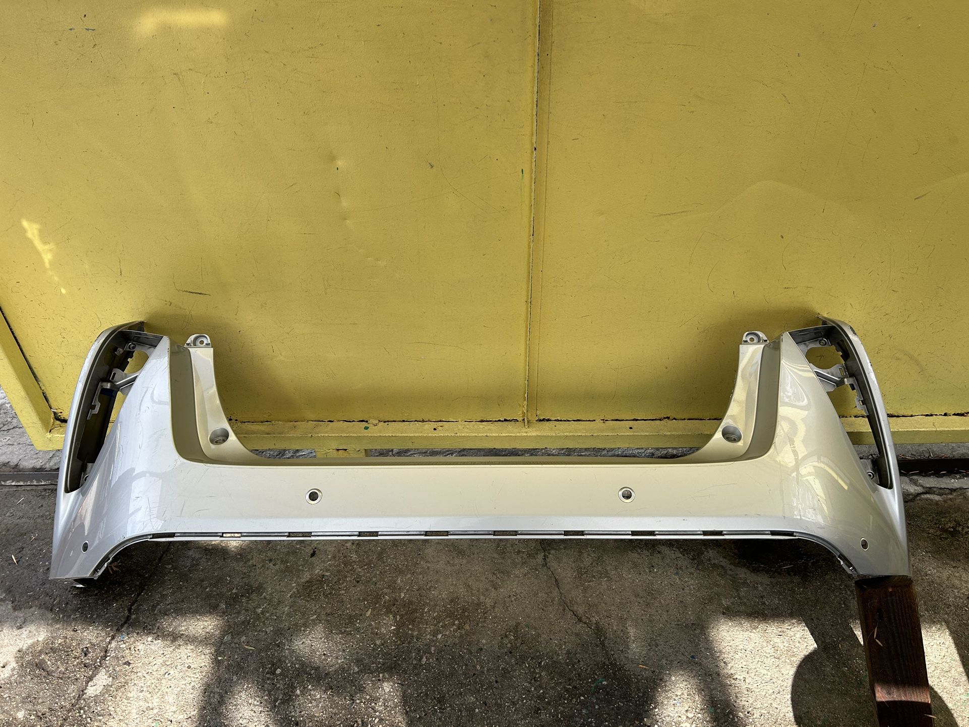 2016-2018 TOYOTA PRIUS REAR BUMPER OEM