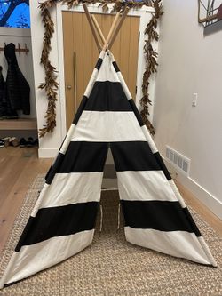 Kids play tent - Land of Nod