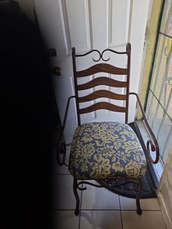 Four dinning chairs