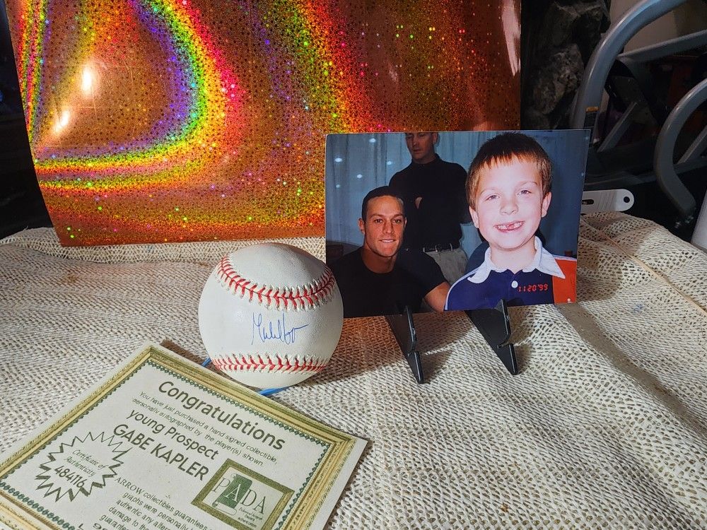 Gabe Kapler Signed/ Autographed Baseball with Coa & photo from signing ,ball Cube