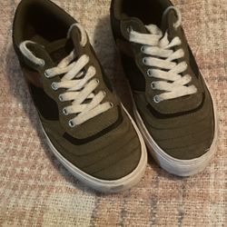 Boys Air Walk Tennis Shoes