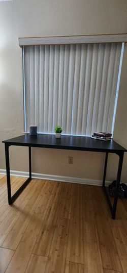 Computer desk