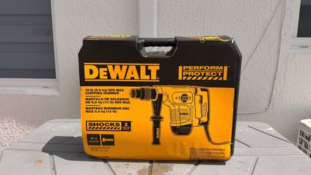 DeWalt 12 lb SDS Max Chipping Hammer