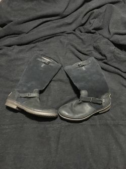 Uggs women’s waterproof size 9.5 75.00