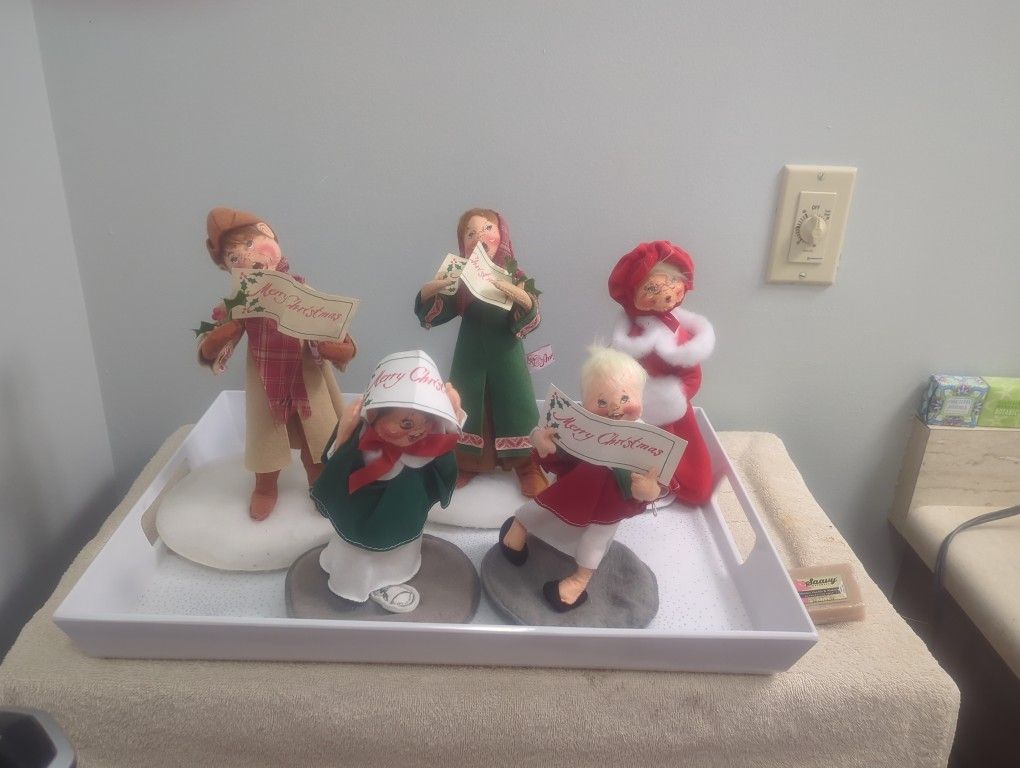 Collectible ANNALEE Vintage 5 Christmas Carolers Dolls
