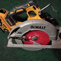 DeWalt XR Brushless Circular Saw