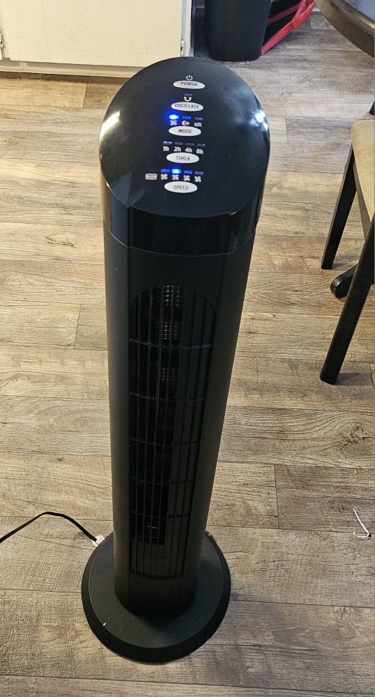Oscillating Tower Fan Black Works Great No Remote