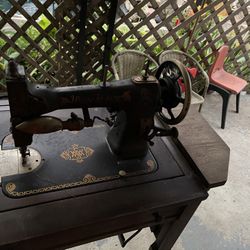 Old Antique  1800s Sewing Machine 