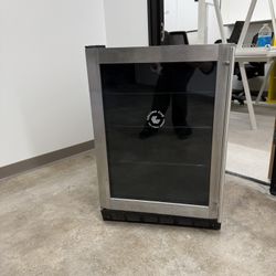 Magic Chef Mini Fridge 