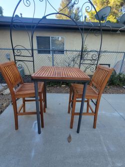 Outdoor patio table set teak wood gloster brand chairs