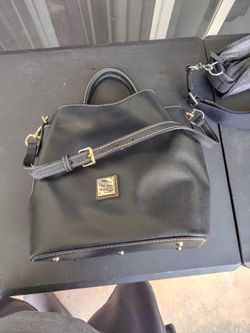 Dooney & Bourke Barlow Bag
Black