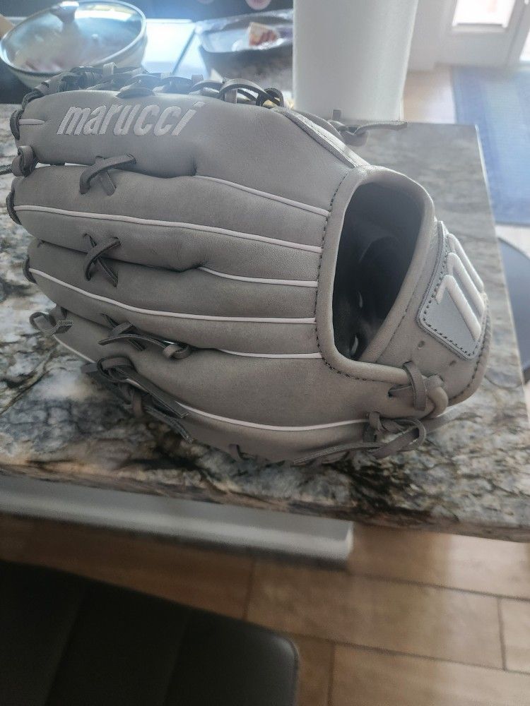 Marucci Baseball Glove