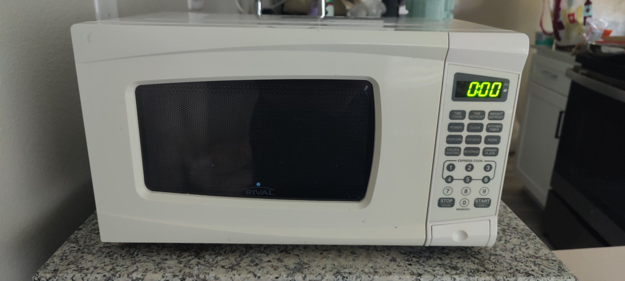 700 Watt Microwave 