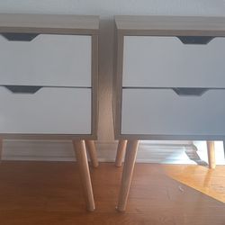 2 Matching nightstands 