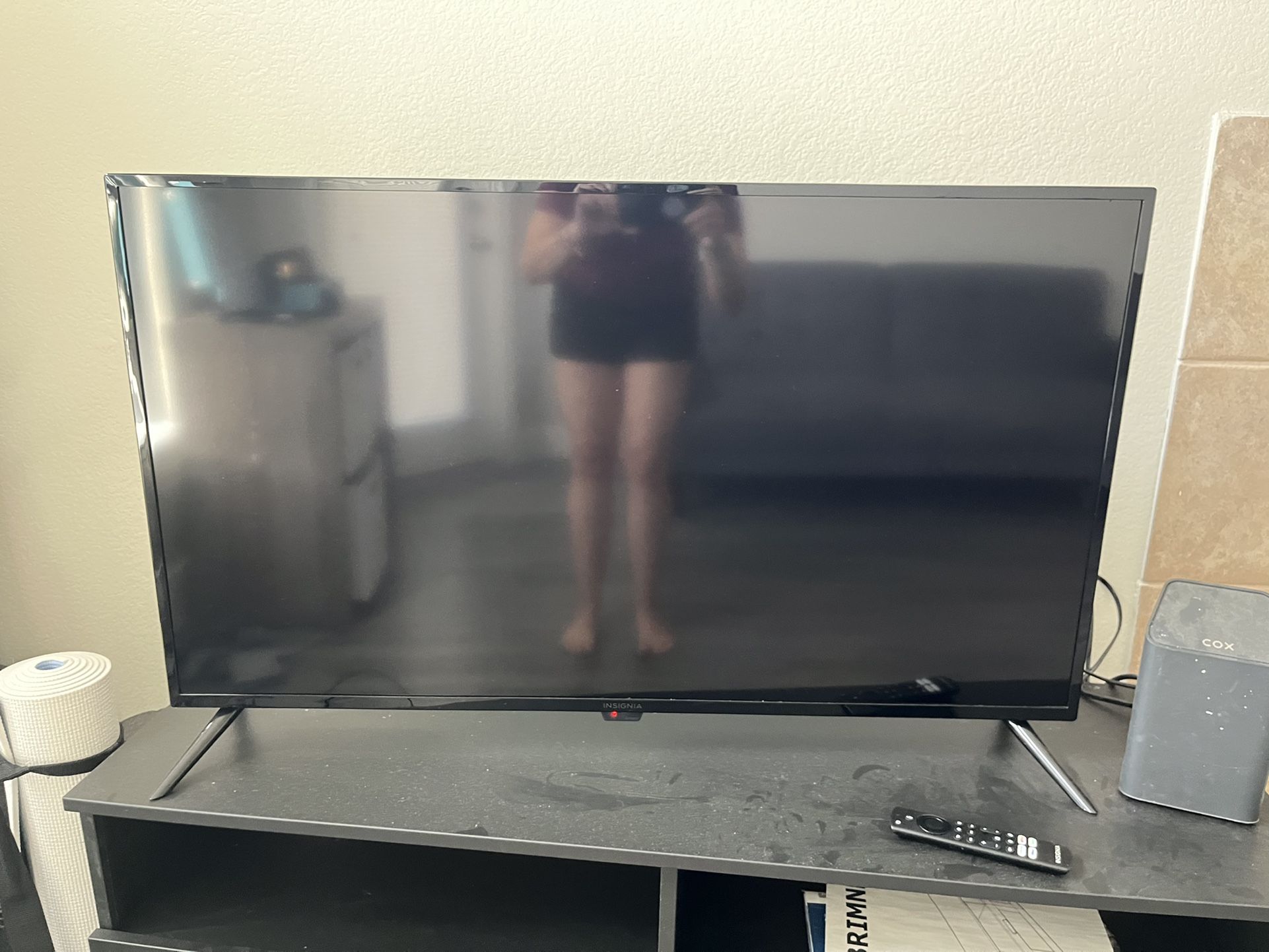 Ensignia 42” Smart tv