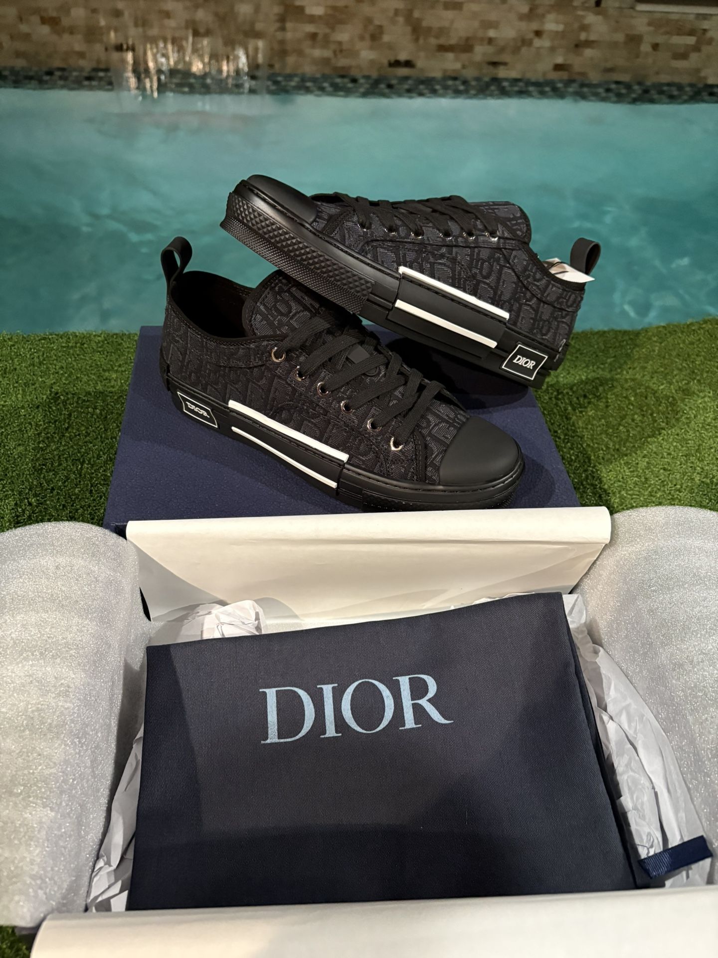 Dior B23