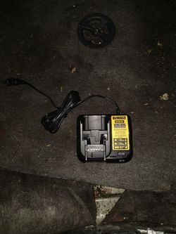 DeWalt 12/20 volt max charger new(2)