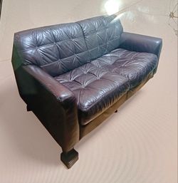 Leather Couches Great Condition! No 