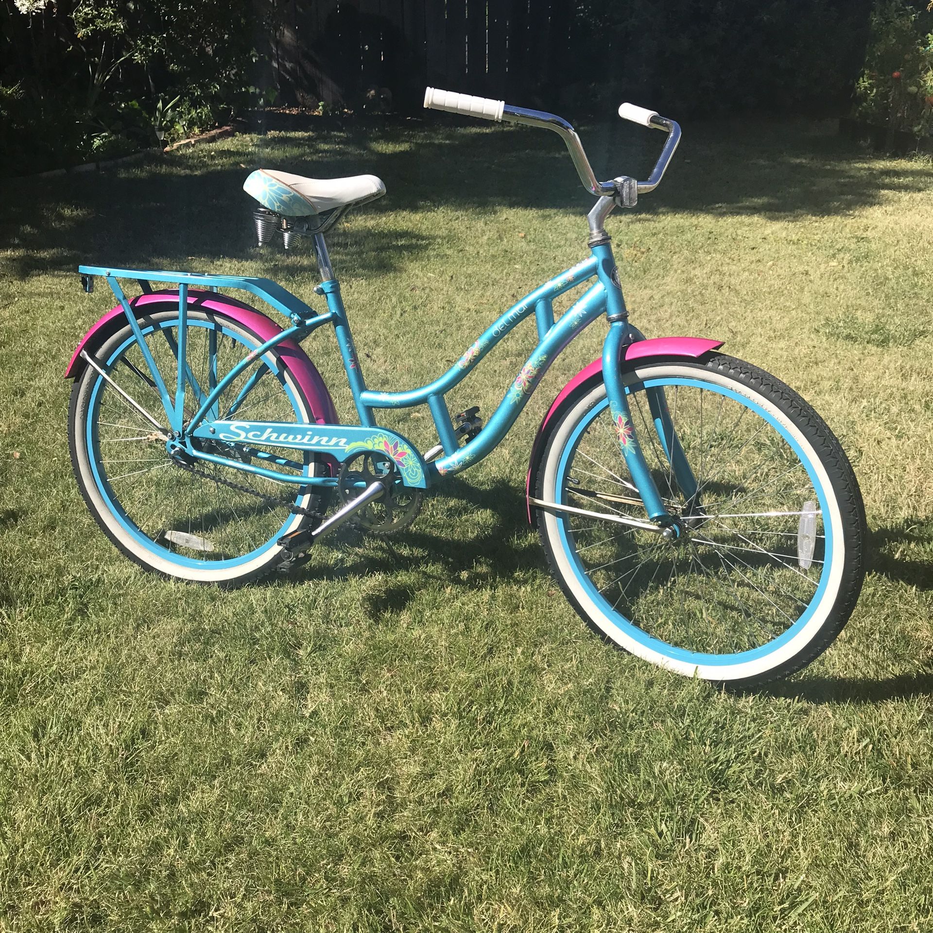 Cute Girls Schwann Beach Cruiser 24”